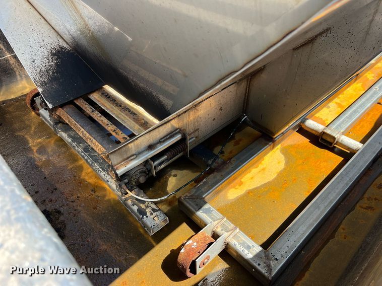 image for item DP0473 2011 International WorkStar 7400  dump truck