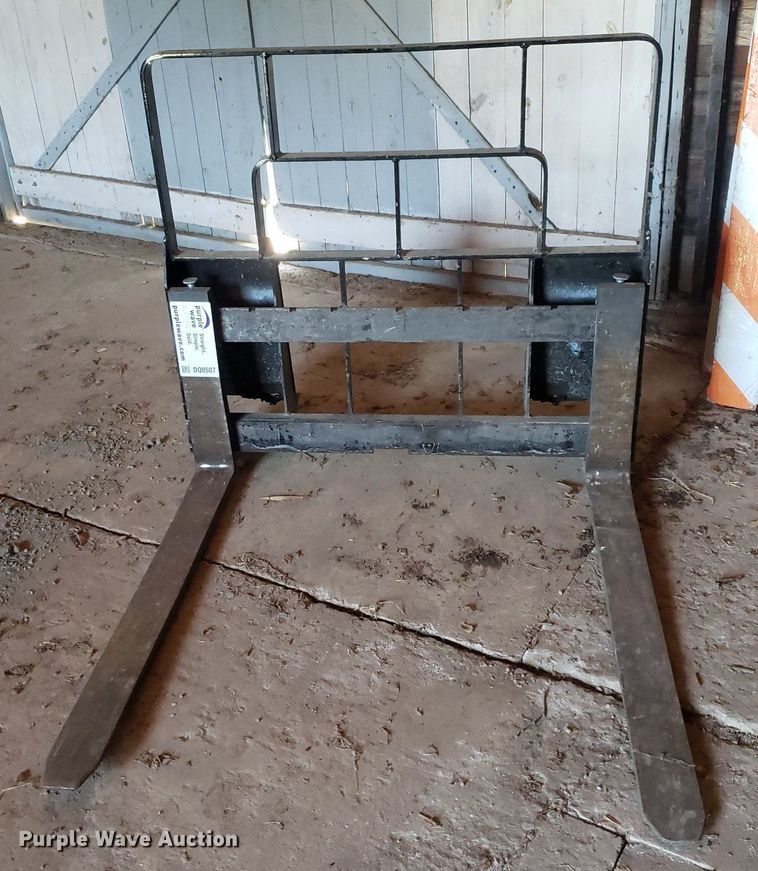 image for item DQ0507 MDS  42" L skid steer forks