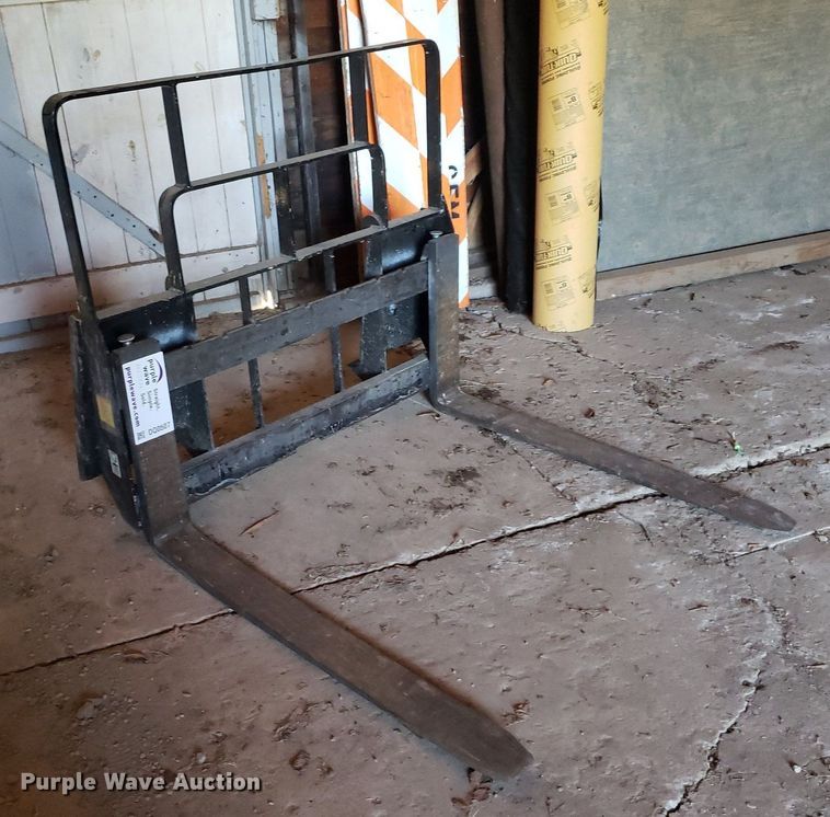 image for item DQ0507 MDS  42" L skid steer forks