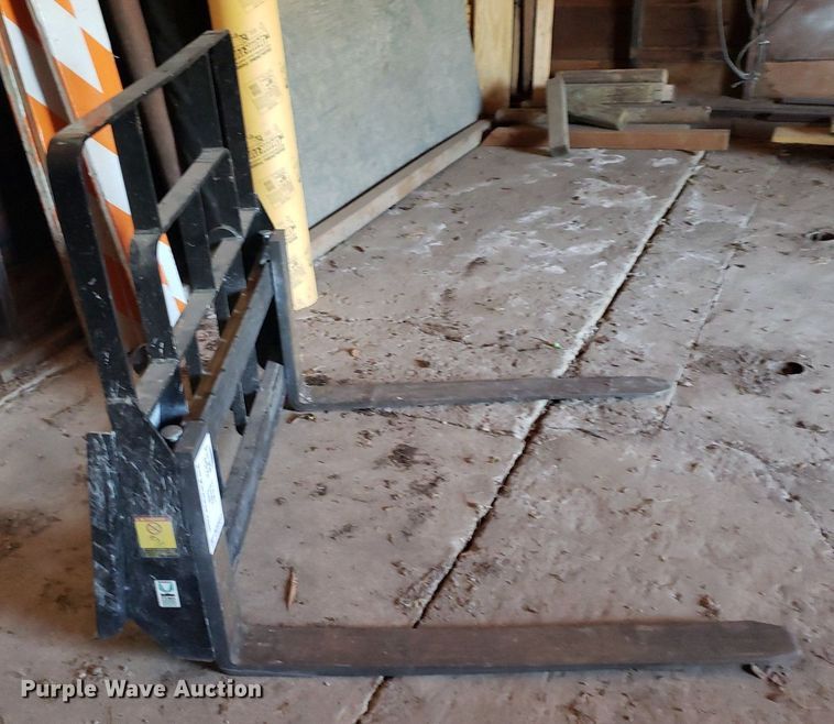 image for item DQ0507 MDS  42" L skid steer forks