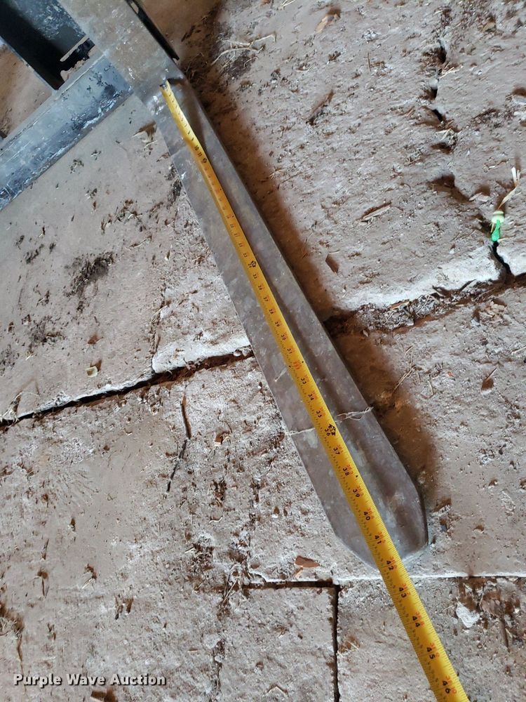 image for item DQ0507 MDS  42" L skid steer forks