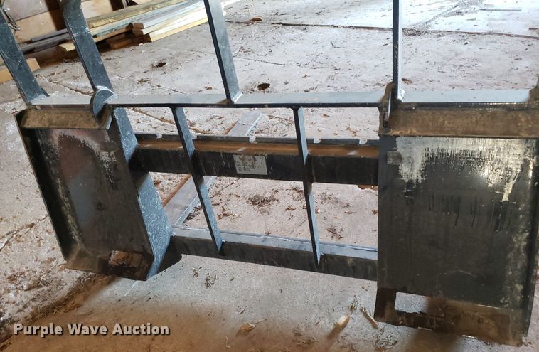 image for item DQ0507 MDS  42" L skid steer forks