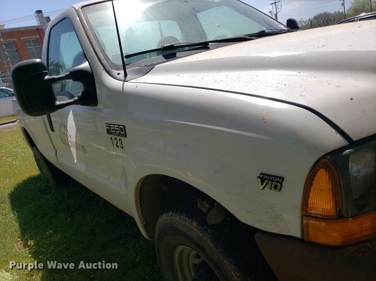 image for item DQ0511 2001 Ford F250 Super Duty  pickup truck