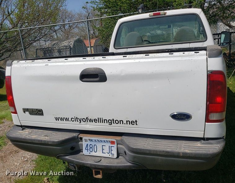 image for item DQ0511 2001 Ford F250 Super Duty  pickup truck