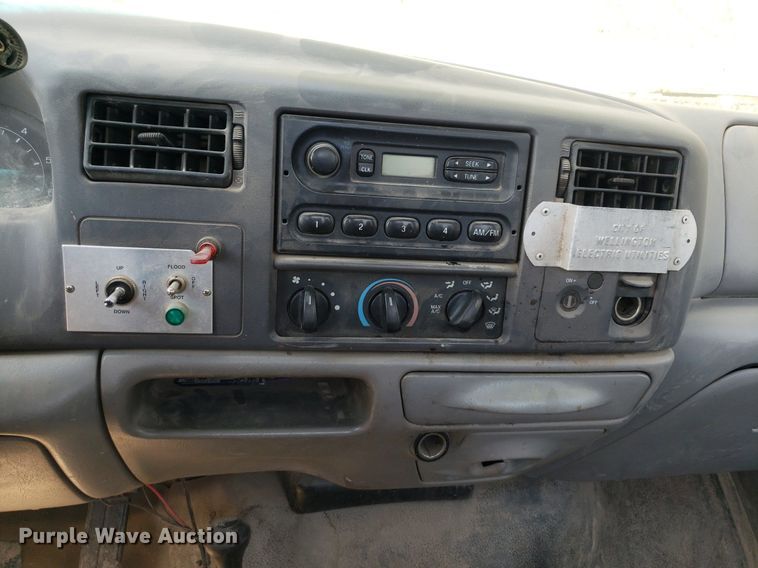 image for item DQ0511 2001 Ford F250 Super Duty  pickup truck