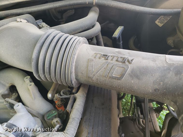 image for item DQ0511 2001 Ford F250 Super Duty  pickup truck