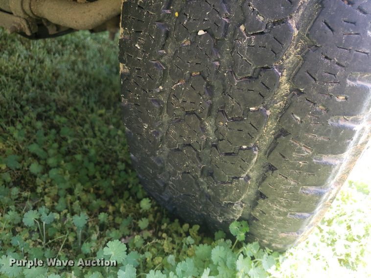 image for item DQ0511 2001 Ford F250 Super Duty  pickup truck