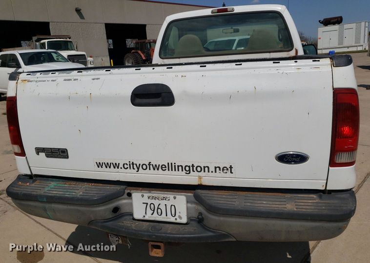 image for item DQ0512 2001 Ford F250 Super Duty  pickup truck