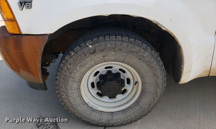 image for item DQ0512 2001 Ford F250 Super Duty  pickup truck