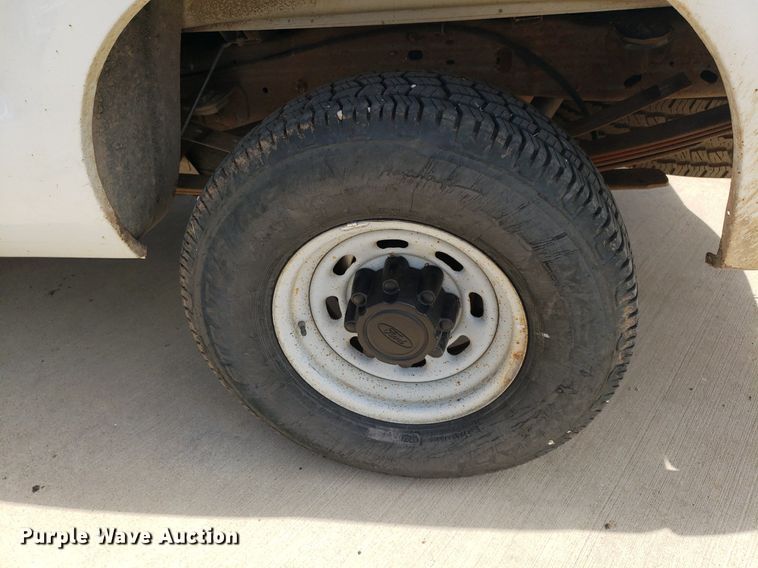 image for item DQ0512 2001 Ford F250 Super Duty  pickup truck