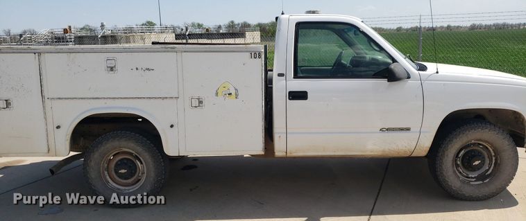 image for item DQ0513 1998 Chevrolet C2500HD  utility bed pickup truck