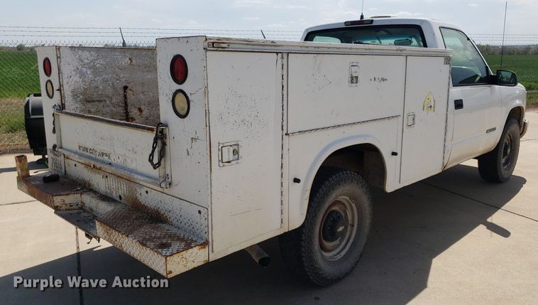 image for item DQ0513 1998 Chevrolet C2500HD  utility bed pickup truck
