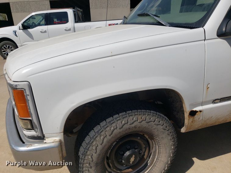 image for item DQ0513 1998 Chevrolet C2500HD  utility bed pickup truck