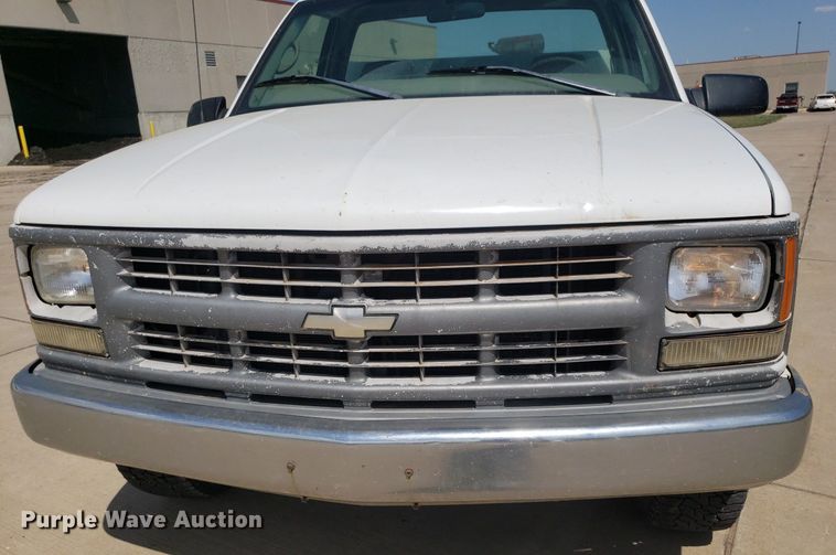 image for item DQ0513 1998 Chevrolet C2500HD  utility bed pickup truck