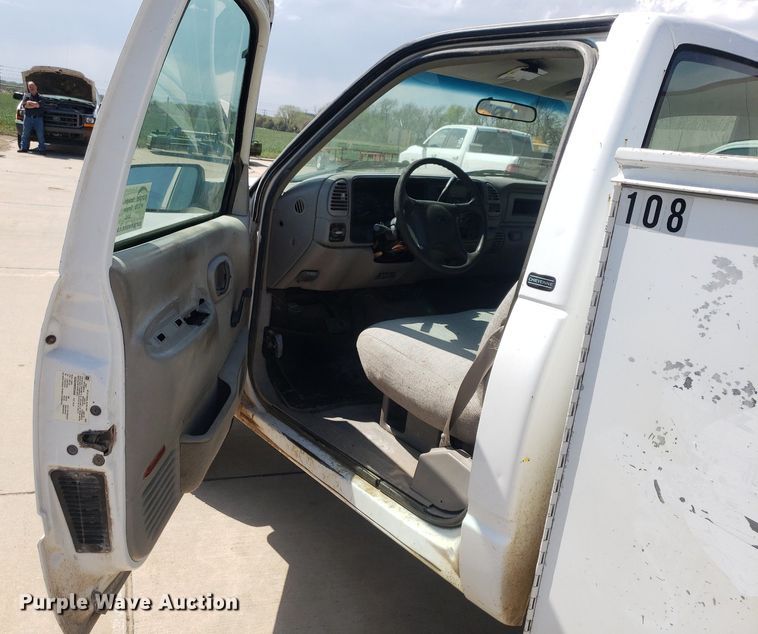 image for item DQ0513 1998 Chevrolet C2500HD  utility bed pickup truck