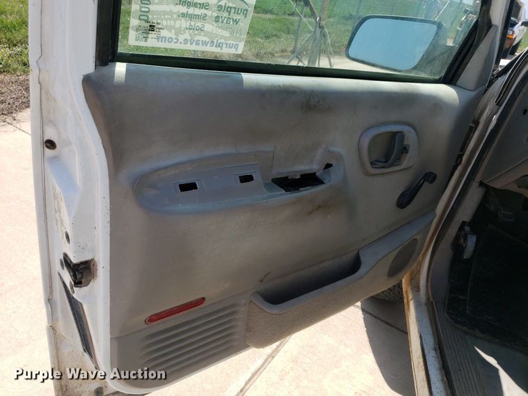 image for item DQ0513 1998 Chevrolet C2500HD  utility bed pickup truck