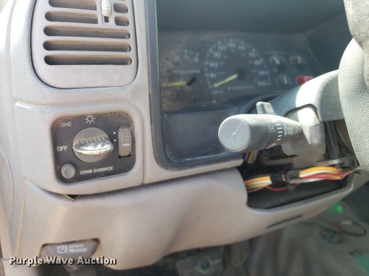 image for item DQ0513 1998 Chevrolet C2500HD  utility bed pickup truck