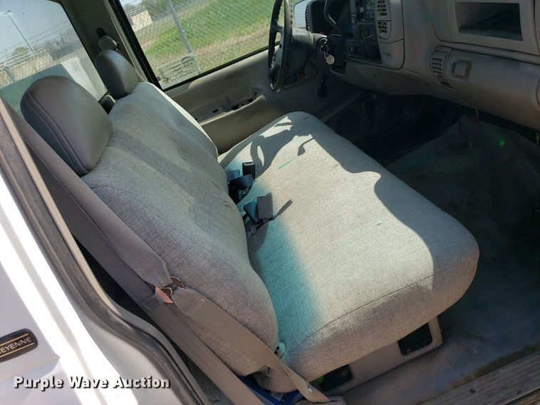 image for item DQ0513 1998 Chevrolet C2500HD  utility bed pickup truck