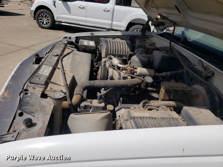 image for item DQ0513 1998 Chevrolet C2500HD  utility bed pickup truck