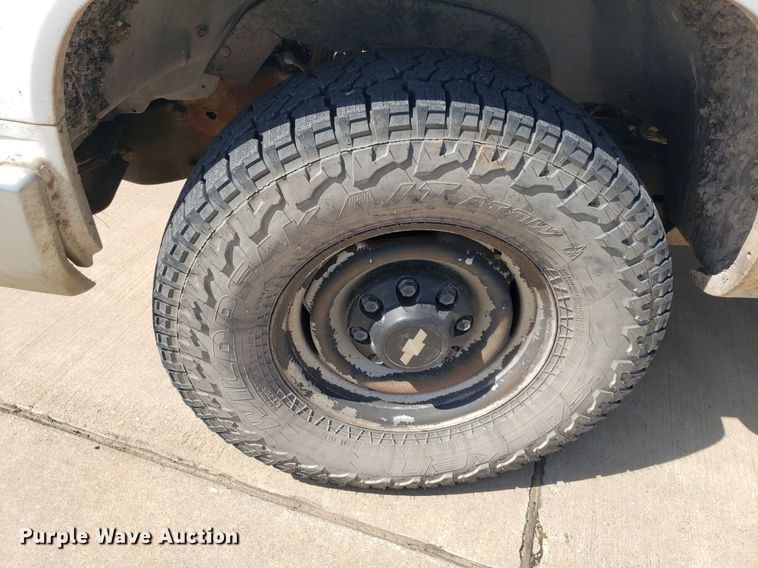 image for item DQ0513 1998 Chevrolet C2500HD  utility bed pickup truck