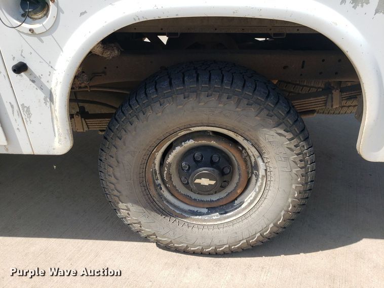 image for item DQ0513 1998 Chevrolet C2500HD  utility bed pickup truck