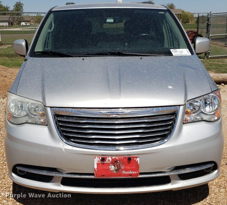 image for item DQ0514 2011 Chrysler Town & Country  van