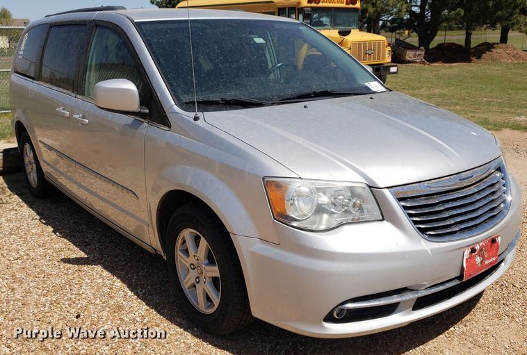 image for item DQ0514 2011 Chrysler Town & Country  van