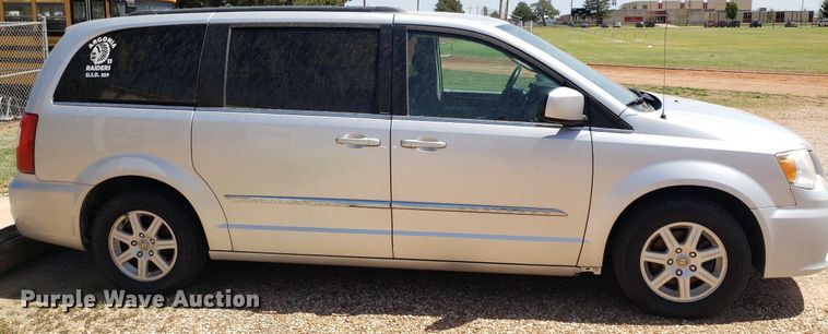 image for item DQ0514 2011 Chrysler Town & Country  van