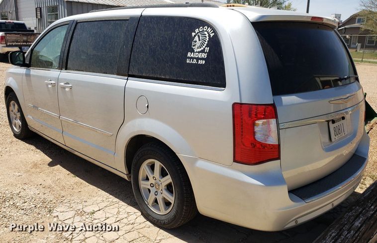image for item DQ0514 2011 Chrysler Town & Country  van