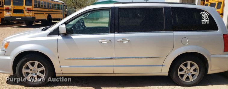 image for item DQ0514 2011 Chrysler Town & Country  van