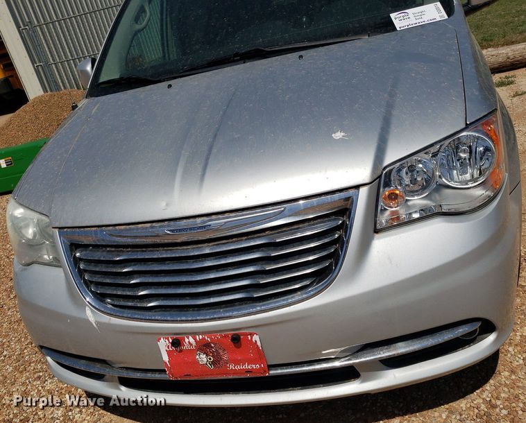 image for item DQ0514 2011 Chrysler Town & Country  van