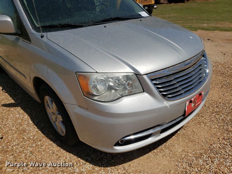 image for item DQ0514 2011 Chrysler Town & Country  van