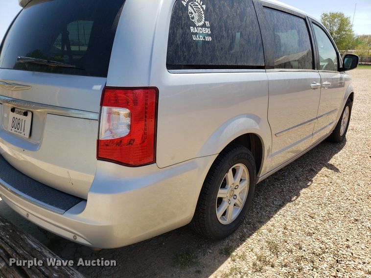 image for item DQ0514 2011 Chrysler Town & Country  van