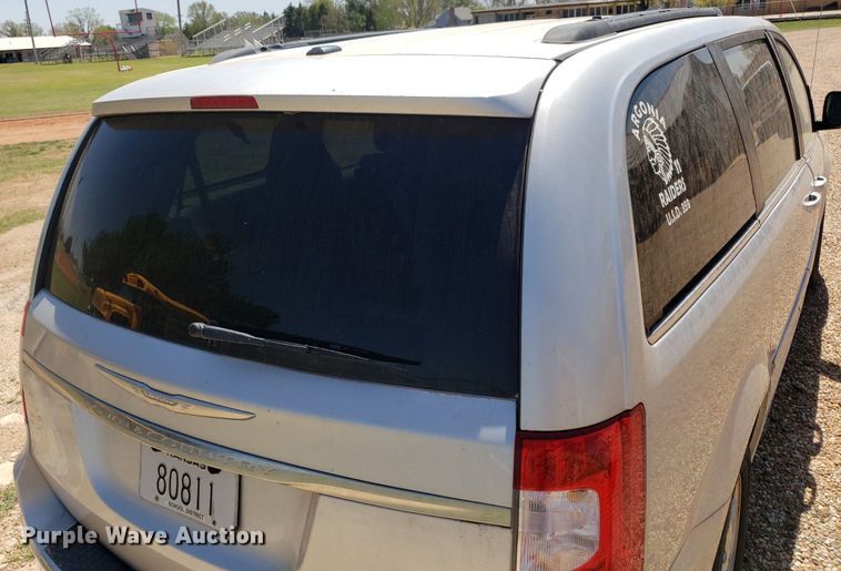 image for item DQ0514 2011 Chrysler Town & Country  van