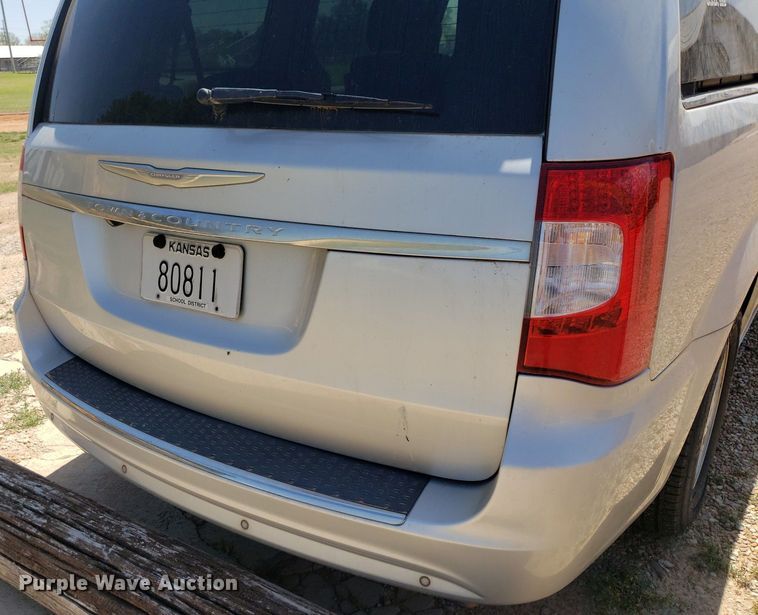 image for item DQ0514 2011 Chrysler Town & Country  van