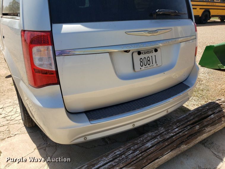 image for item DQ0514 2011 Chrysler Town & Country  van