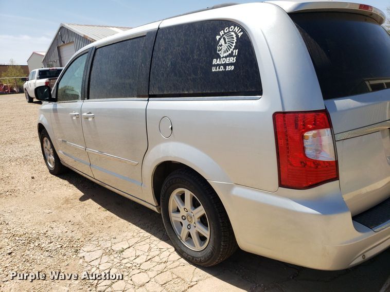 image for item DQ0514 2011 Chrysler Town & Country  van