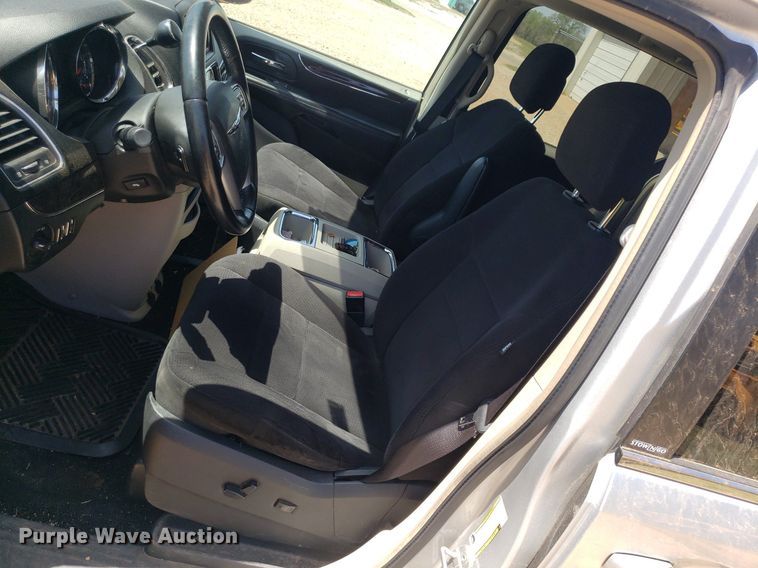 image for item DQ0514 2011 Chrysler Town & Country  van