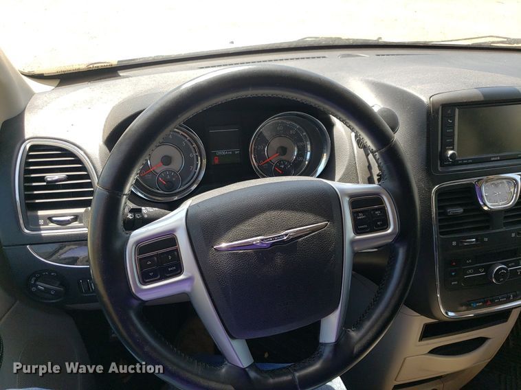 image for item DQ0514 2011 Chrysler Town & Country  van