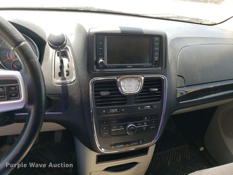 image for item DQ0514 2011 Chrysler Town & Country  van