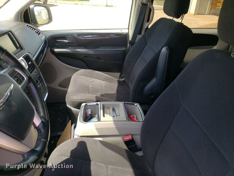 image for item DQ0514 2011 Chrysler Town & Country  van