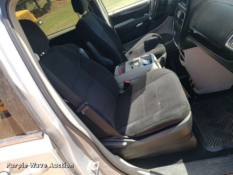 image for item DQ0514 2011 Chrysler Town & Country  van