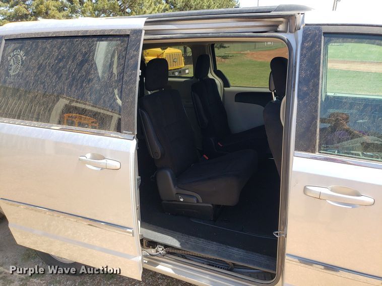 image for item DQ0514 2011 Chrysler Town & Country  van