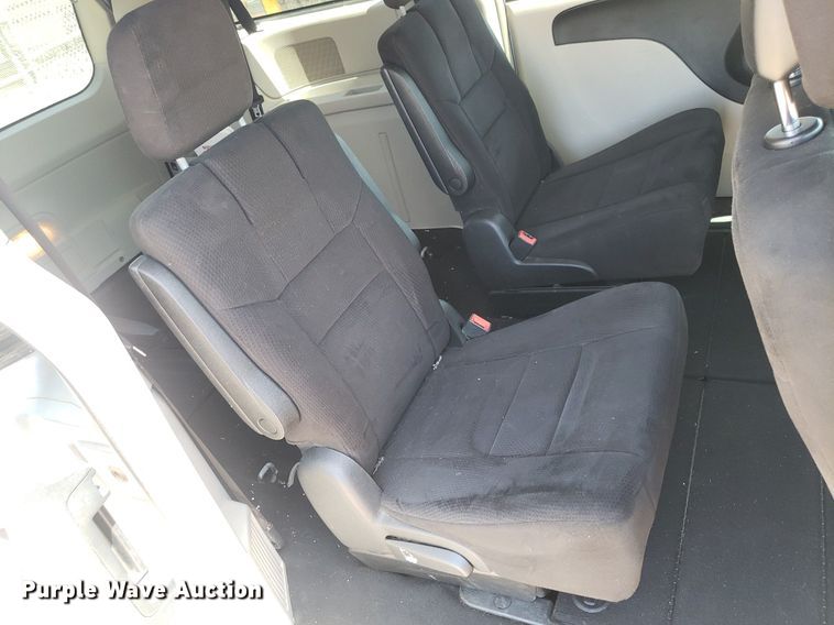 image for item DQ0514 2011 Chrysler Town & Country  van