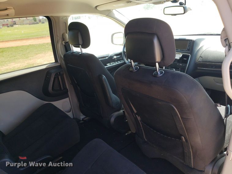 image for item DQ0514 2011 Chrysler Town & Country  van