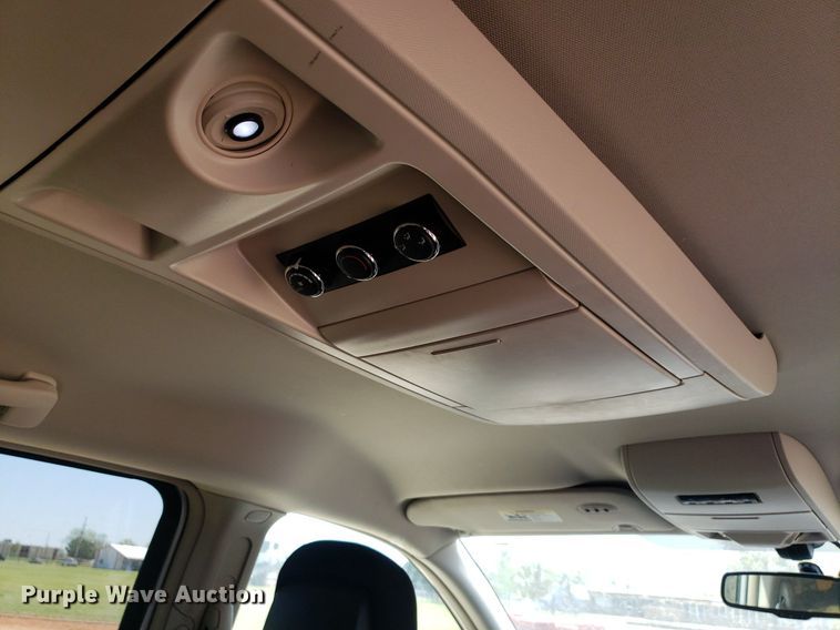 image for item DQ0514 2011 Chrysler Town & Country  van