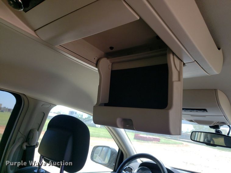 image for item DQ0514 2011 Chrysler Town & Country  van