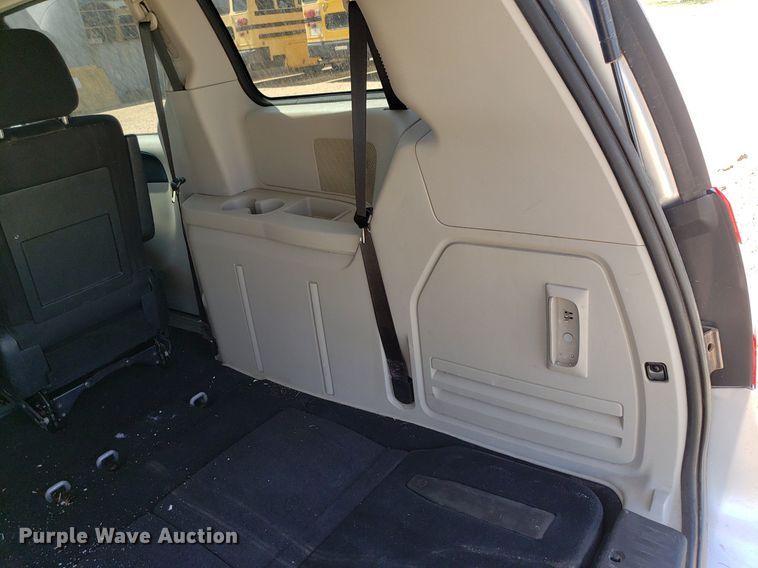 image for item DQ0514 2011 Chrysler Town & Country  van