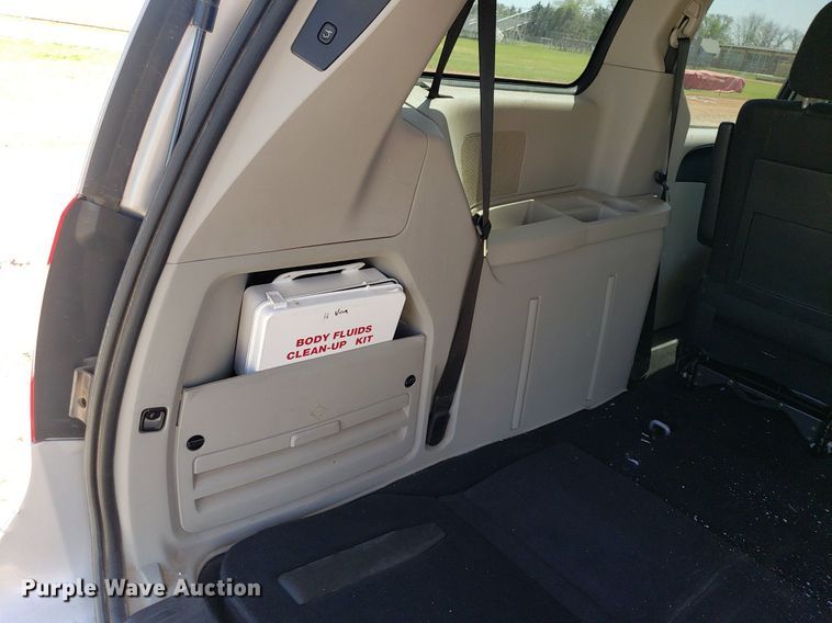 image for item DQ0514 2011 Chrysler Town & Country  van