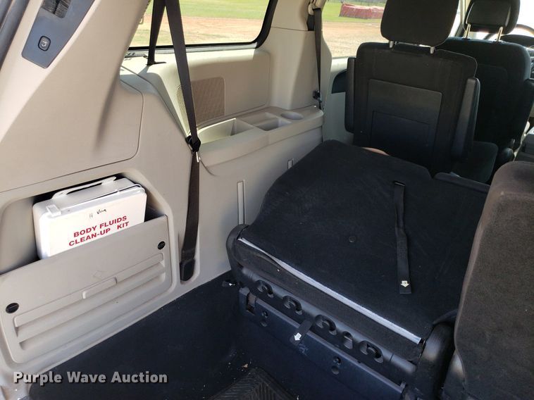 image for item DQ0514 2011 Chrysler Town & Country  van